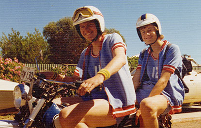 Lloyd & Kym on the Yamaha DT175 Lloyd & Kym on the Yamaha DT175