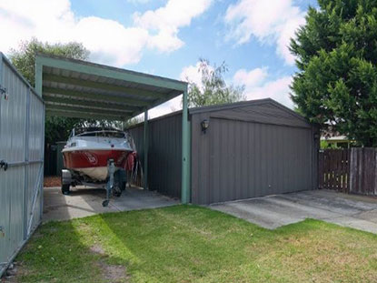 35 Coutenay Avenue, Garage